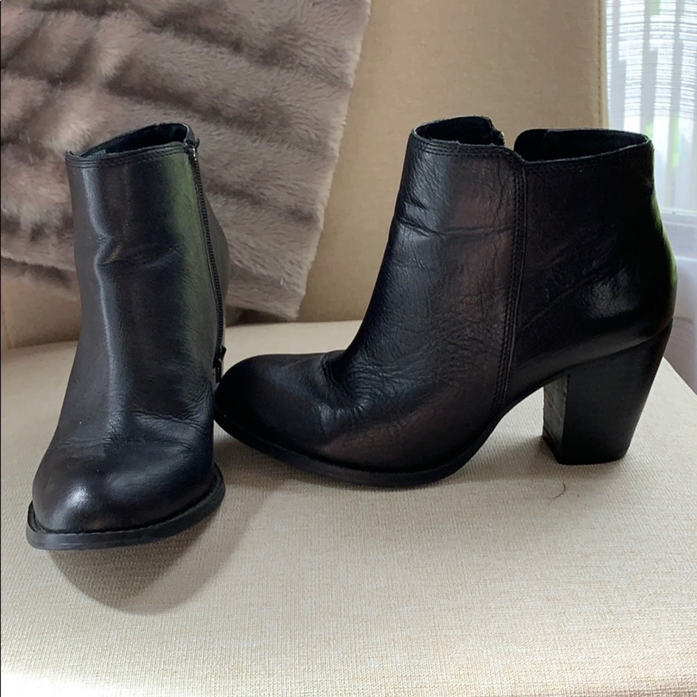Seychelles black leather size 8.5 booties